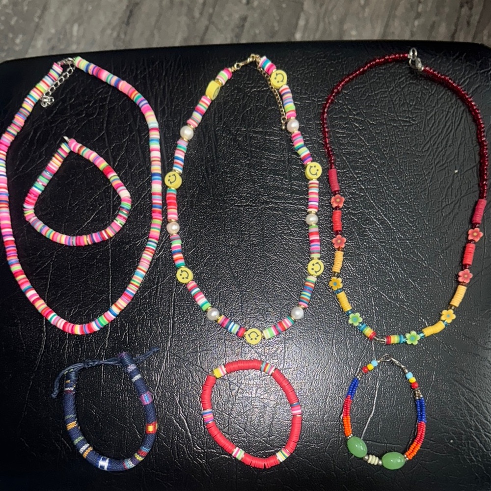 🧡 Colorful Beaded Necklace & Bracelet Set - Picture 2 of 3